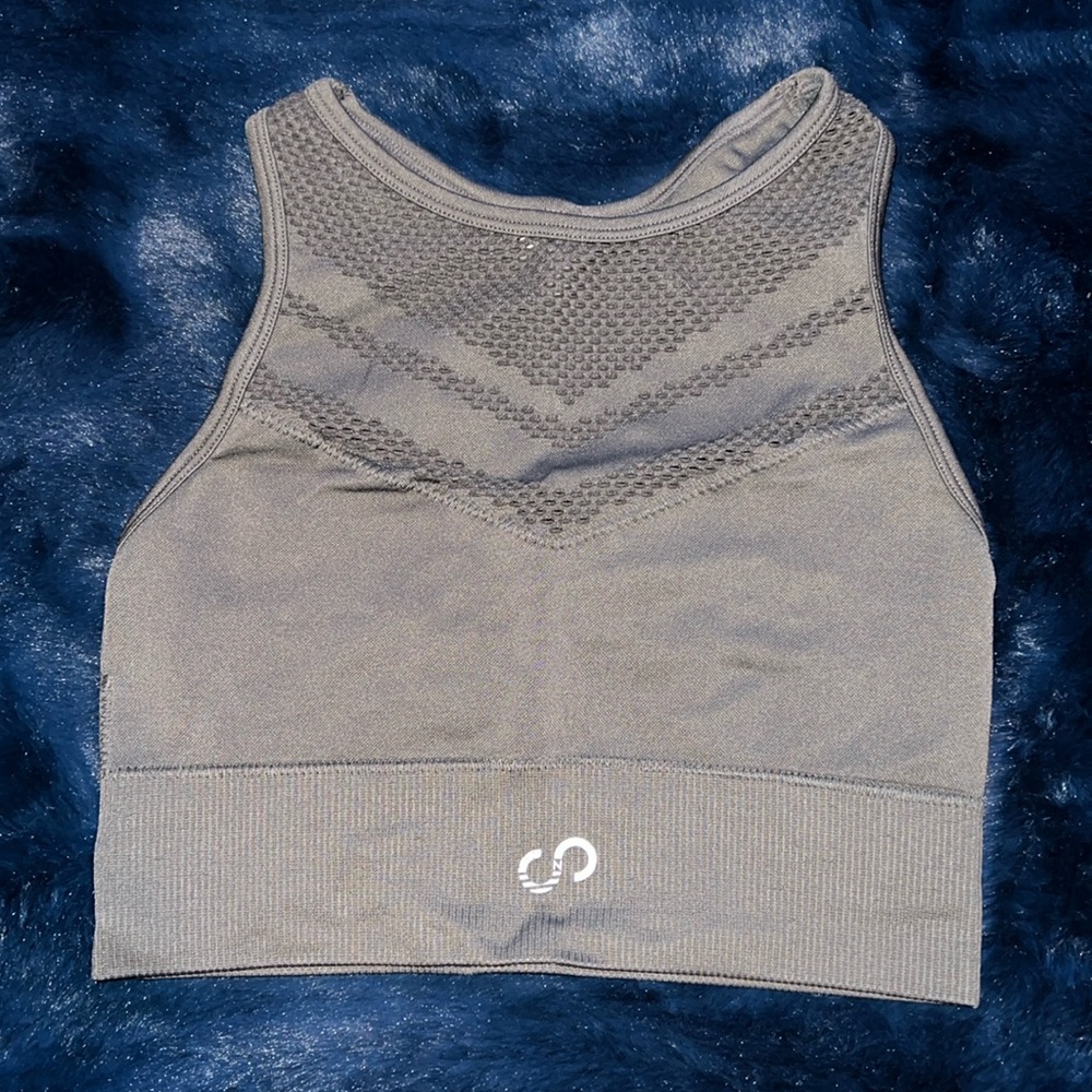 Curves N Combatboots seamlesss grey high neck sports crop bra